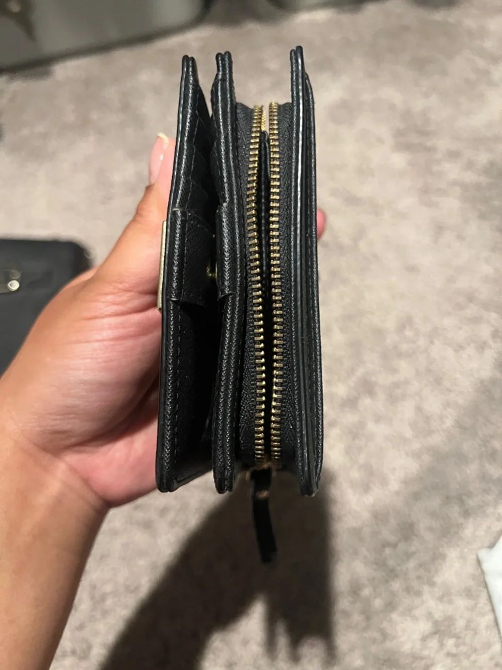 kate spade black Saffiano leather bifold wallet with gold logo plate - Picture 5 of 5